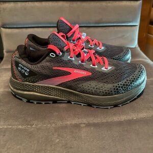 Brooks Divide 3 Black with Red Accent Running Sneakers